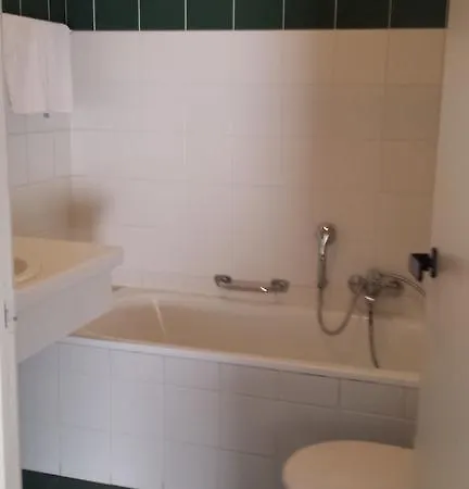 Hotel Hobbit Brussels Airport 3*