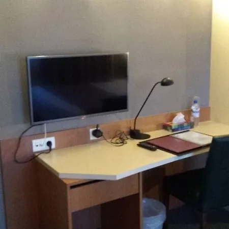 Hobbit Brussels Airport Hotel 3*