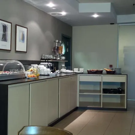 Hobbit Brussels Airport Hotel 3*
